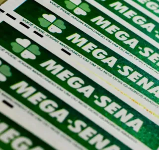 Mega-Sena 2720: ninguém acerta dezenas e prêmio volta a acumular