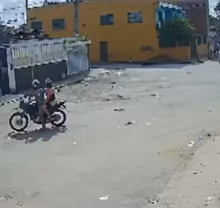 Vídeo mostra momento em que passageiro é baleado em corrida por app