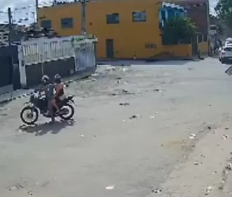 Vídeo mostra momento em que passageiro é baleado em corrida por app