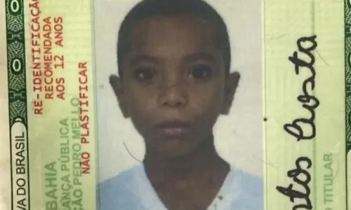 
				
					Adolescente é morto a tiros em assalto a mercado da família na Bahia
				
				