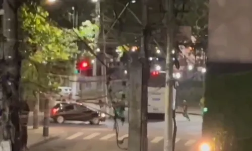 
				
					Agentes de limpeza sofrem tentativa de assalto em Salvador; VÍDEO
				
				