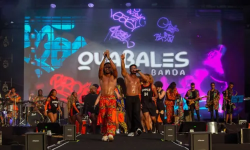 
				
					Aila Menezes e Quabales fazem ressaca do Carnaval no Pelourinho
				
				