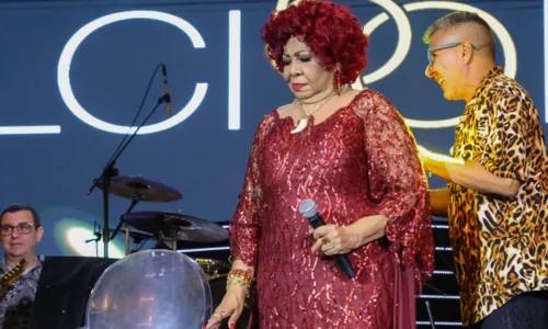 
				
					Alcione passa mal e deixa show em navio de Alexandre Pires; FOTOS
				
				