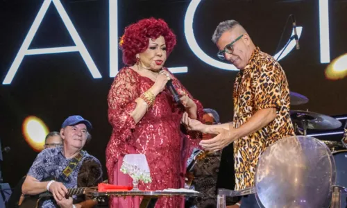 
				
					Alcione passa mal e deixa show em navio de Alexandre Pires; FOTOS
				
				