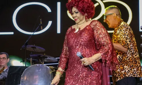 
				
					Alcione passa mal e deixa show em navio de Alexandre Pires; FOTOS
				
				