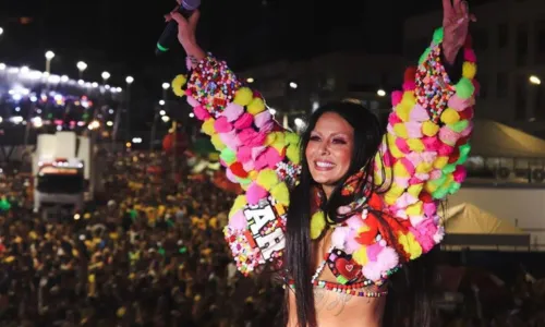 
				
					Alinne Rosa anuncia abadás personalizados para 'dar match' no Carnaval
				
				