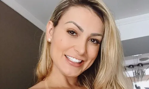 
				
					Andressa Urach anuncia nova cirurgia para remoção de costelas
				
				