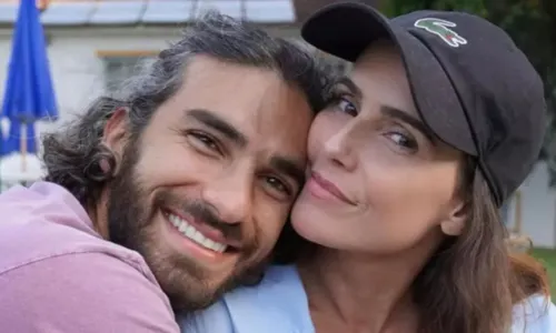  				 					Andressa Urach 'dá em cima' de Deborah Secco após término da atriz 				 				