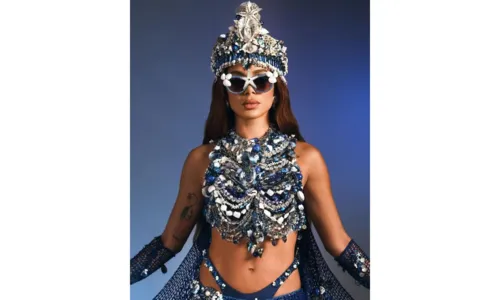
				
					Anitta homenageia Iemanjá em figurino para desfile na Barra
				
				