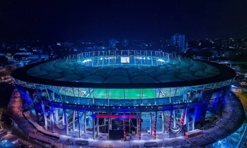 
				
					Arena Fonte Nova ganha iluminação azul em homenagem a Roberto Carlos
				
				