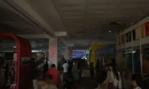  				 					Arena Jovem tem queda de energia no último dia de Bienal do Livro 				 				