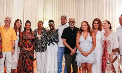 
				
					Artistas se reúnem com governador para debate sobre cultura na Bahia
				
				
