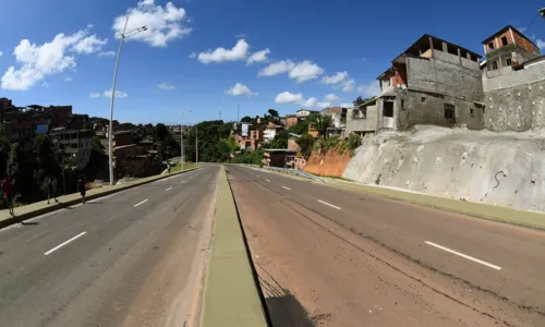 
				
					Avenida Jayme Figura: via entre Gal Costa e Pau da Lima é inaugurada
				
				