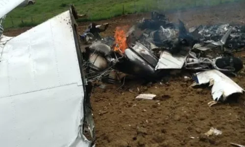 
				
					Avião cai na zona rural de Sebastião do Passé, interior da Bahia
				
				