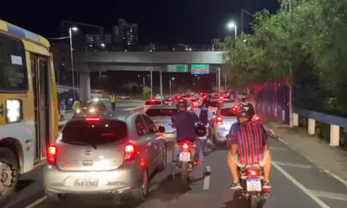 
				
					BAxVI deixa trânsito congestionado no entorno da Arena Fonte Nova
				
				