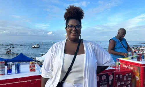 
Baianos e turistas lotam Rio Vermelho em homenagem a Iemanjá
