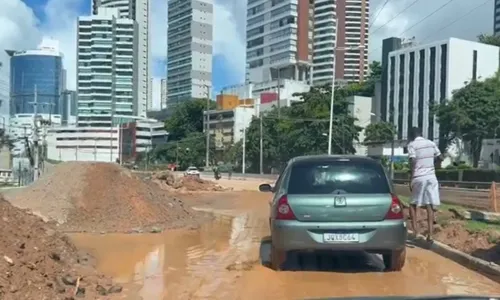 
				
					Bairros ficam sem água devido a rompimento de tubulação em Salvador
				
				