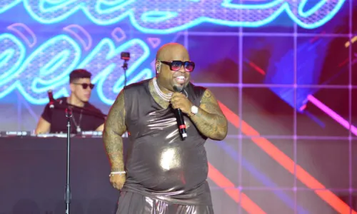 
				
					Bandeira da BA, capoeira e sucessos: veja como foi show de CeeLo Green
				
				