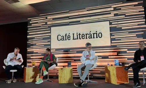  				 					Bienal do Livro: autor revela ameaças antes de vir a Salvador 				 				