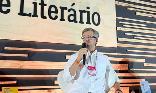  				 					Bienal do Livro: autor revela ameaças antes de vir a Salvador 				 				