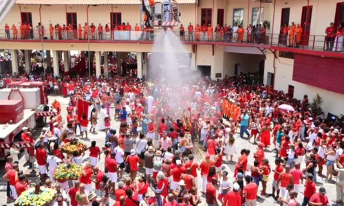 
Bombeiros celebram padroeira Santa Bárbara com caruru para 300 pessoas
