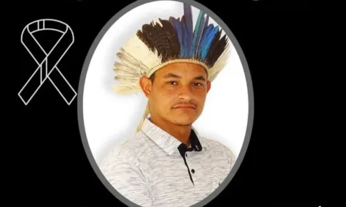 
				
					Cacique assassinado a tiros em emboscada é enterrado na Bahia
				
				