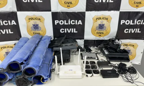 
				
					Câmeras instaladas por criminosos são apreendidas em Lauro de Freitas
				
				