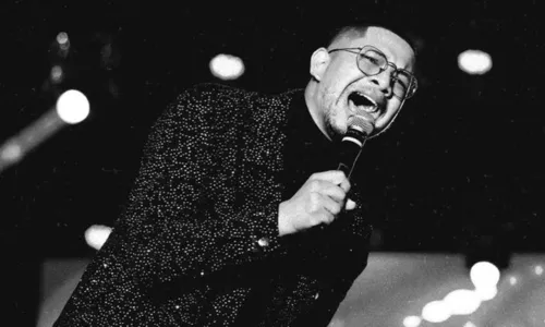 
Cantor gospel Pedro Henrique morre após passar mal em palco na BA
