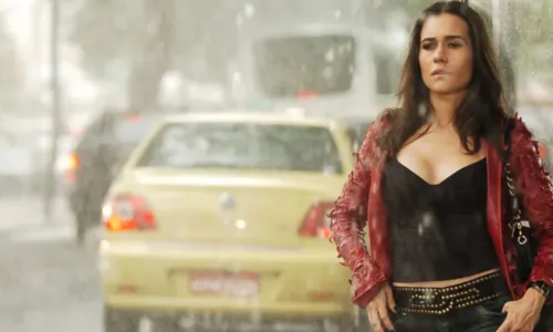 				 					Cara a cara! Paula e Taís promovem briga intensa em 'Paraíso Tropical' 				 				