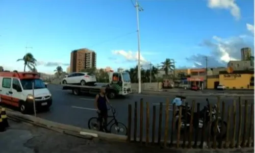 
				
					Carro se choca com bomba de combustível e deixa 5 feridos em Salvador
				
				