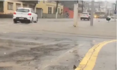 
				
					Chuva causa estragos e alagamentos em cidades do sul da Bahia
				
				