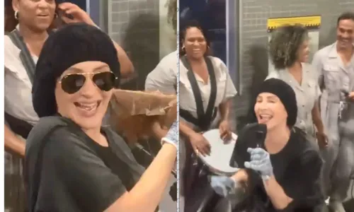 
				
					Claudia Leitte faz show surpresa em estação de metrô de Salvador
				
				