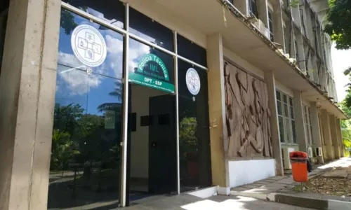  Colégio tem aulas suspensas após assassinato de estudante em Salvador 
