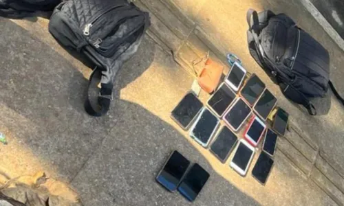
				
					Colombianos e boliviana são presos após roubo de celulares em ônibus
				
				