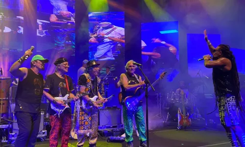 
				
					Com show lotado, banda Armandinho, Dodô e Osmar celebra 50 anos
				
				