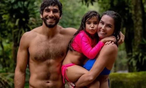  				 					Conheça Hugo Moura, baiano que foi casado com Deborah Secco por 9 anos 				 				