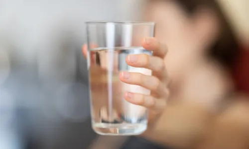 

					Conheça mitos e verdades o consumo de água para o organismo humano

				