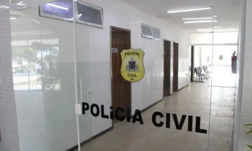 
				
					Corpo com marcas de tiros é encontrado dentro de carro em Salvador
				
				