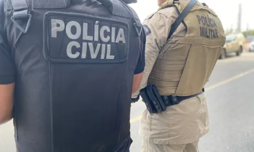 
				
					Corpo com marcas de tiros é encontrado dentro de carro em Salvador
				
				