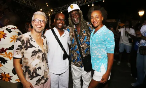 
				
					Cortejo Afro reúne artistas e personalidades baianas no Pelourinho
				
				
