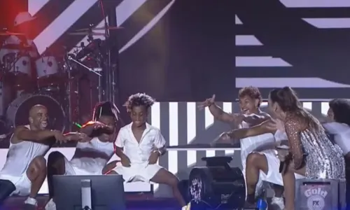 
				
					Criança sobe no palco durante show de Ivete Sangalo e rouba cena
				
				