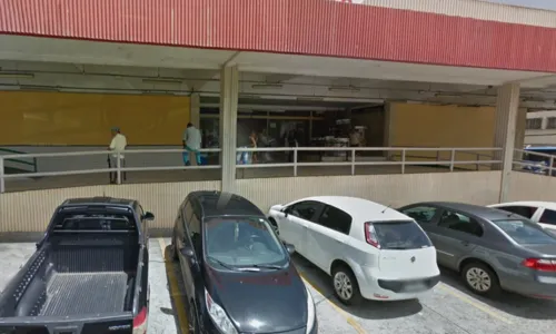 
				
					Criminosos roubam dinheiro dos caixas de supermercado no Rio Vermelho
				
				