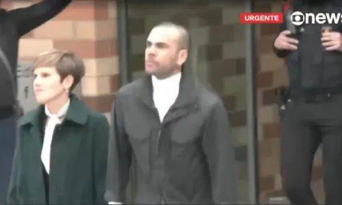 Daniel Alves deixa pris&atilde;o na Espanha ap&oacute;s pagar fian&ccedil;a