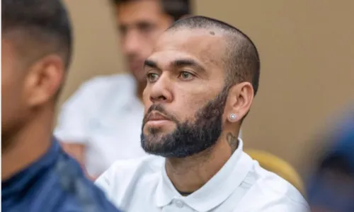  				 					Daniel Alves não paga fiança e segue preso na Espanha 				 				