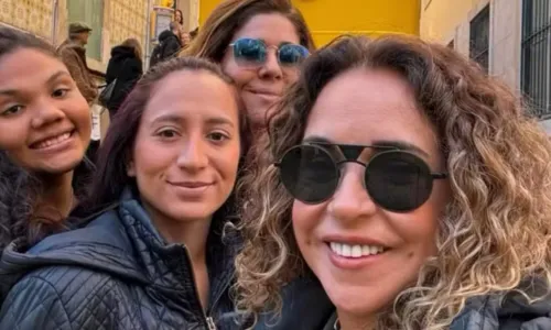 
				
					Daniela Mercury e Malu Verçosa fazem viagem de férias com filhas
				
				