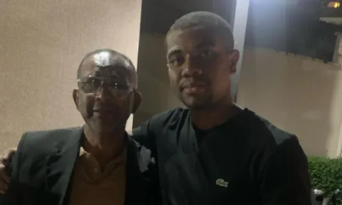  				 					Davi aparece em foto com o pai e web reage à publicação: 'Abra o olho' 				 				