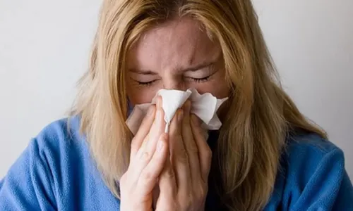 
				
					Dengue, Covid e gripe: saiba como diferenciar sintomas das doenças
				
				