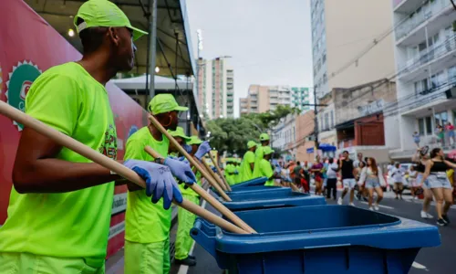  Dia do Gari: agentes de limpeza são homenageados com exposição na BA 