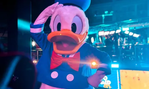 
				
					Disney celebra 90 anos de Pato Donald no Carnaval de Salvador
				
				