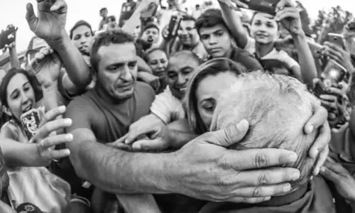 Documentário sobre presidente Lula é aplaudido em Cannes 